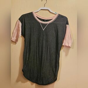 Rue21 Xtra small, Grey and pink Tshirt